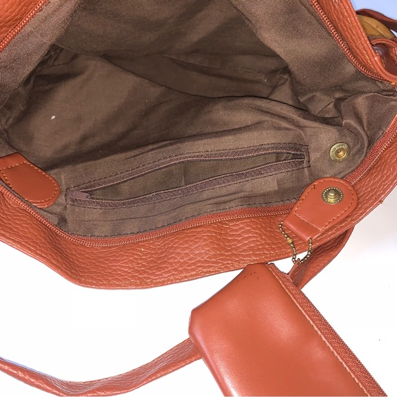v i n t a g e :: Large Puffy Pebbled Faux Leather Tote Shoulder Bag - Picture 9 of 12